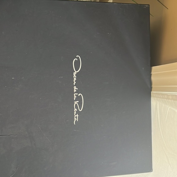 OSCAR de La Renta- Suede Black Lace up boots- Size 37- box included - Picture 7 of 7